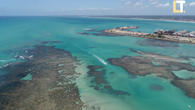Apt 2 Dormitorios Beira Mar Pajuçara.vista a piscina natural