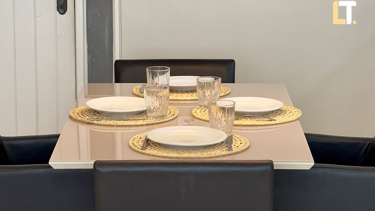 Habitación y Salón a 200mt playa Ponta Verde con 2 baños