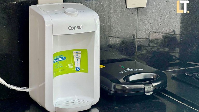 Habitación y Salón a 200mt playa Ponta Verde con 2 baños