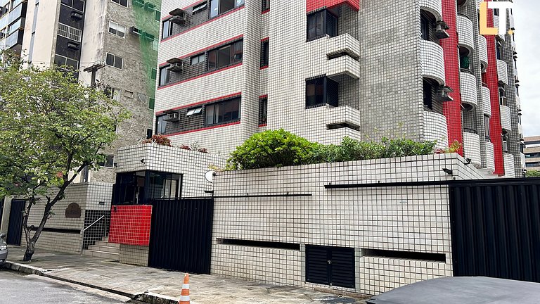 Habitación y Salón a 200mt playa Ponta Verde con 2 baños