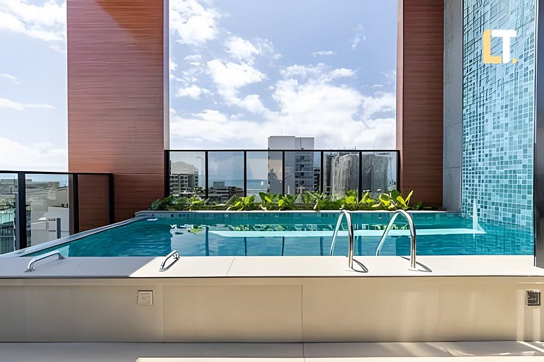 Box 713 | Piscina | Academia | 300m do mar
